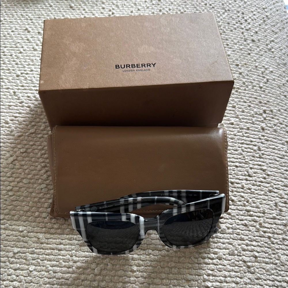 Burberry Black Sunglasses Elegant Accessories